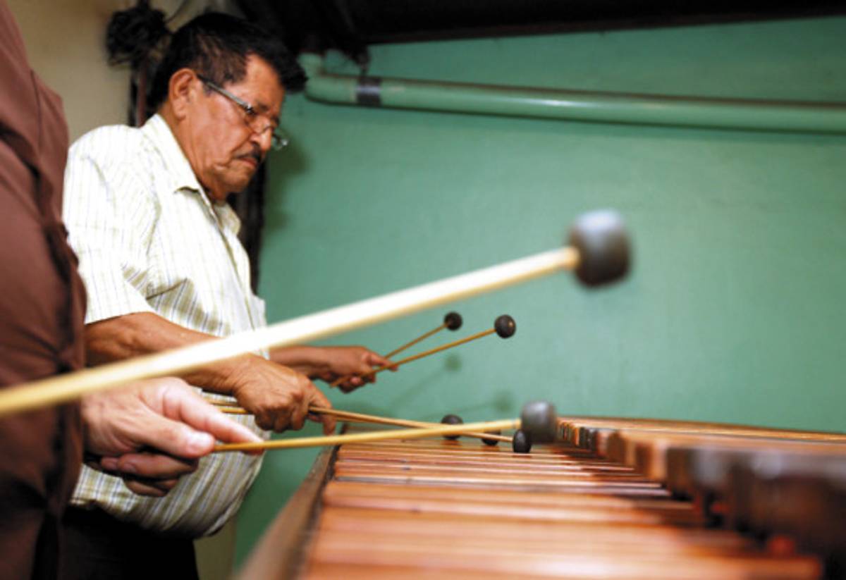 La marimba tiene alma sonora