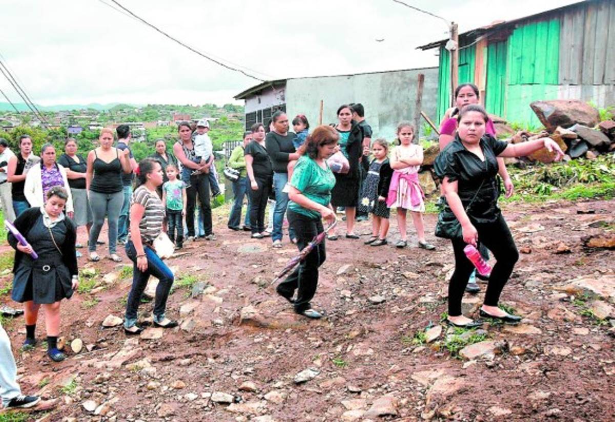 A conseguir dinero prestado para pagar colegiatura iba madre asesinada en bus