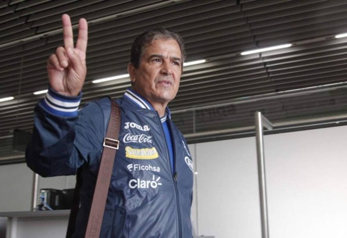 El DT colombiano, Jorge Luis Pinto, encabezó la comitiva catracha.