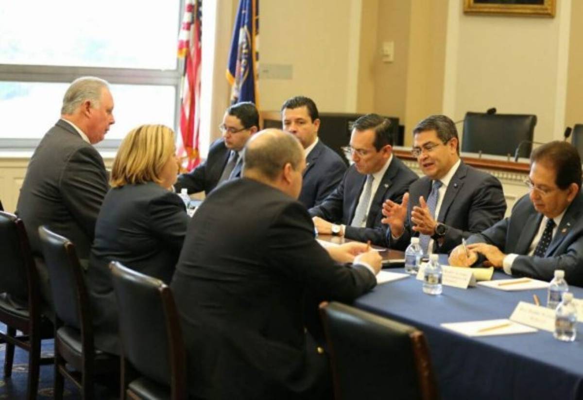 En una de las reuniones de trabajo sostenidas este martes por el mandatario hondureño (Foto: El Heraldo Honduras/ Noticias de Honduras)