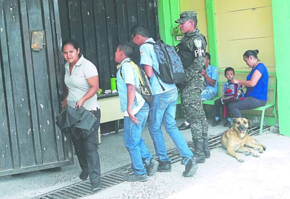 Educación estima que 10 años estarán militarizados los centros educativos