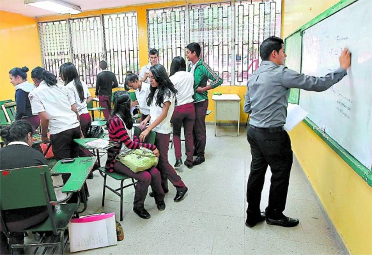 Honduras: En 2015 enseñarán bachilleratos