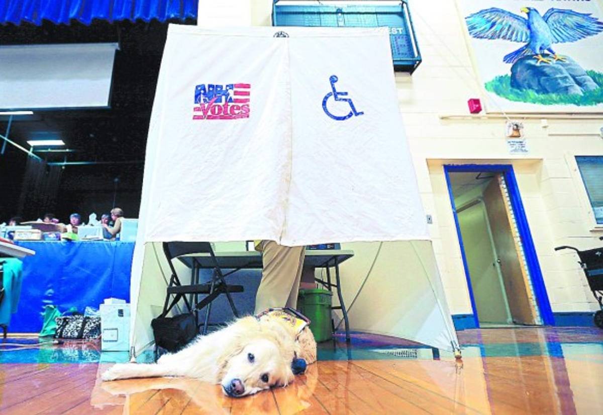 Emoción, color y civismo en la cita con la democracia