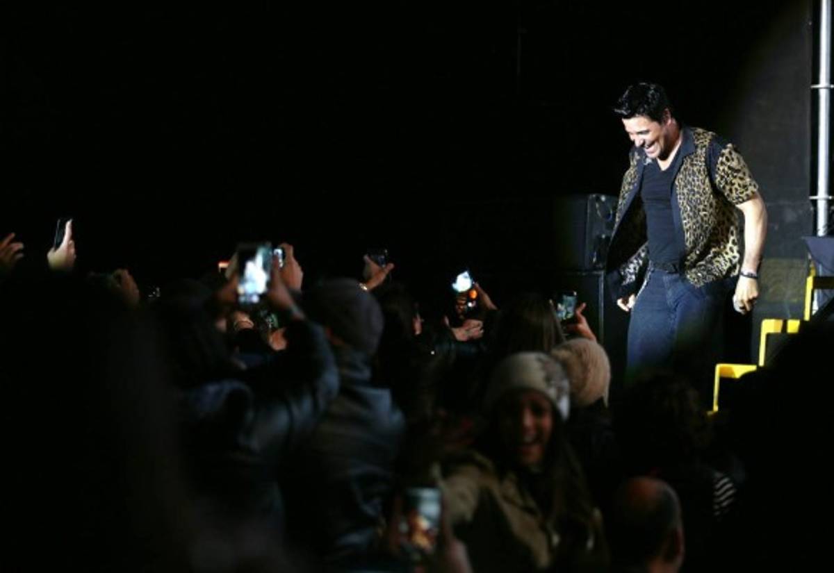Sobredosis de alegría, energía y romanticismo dejó Chayanne en el escenario