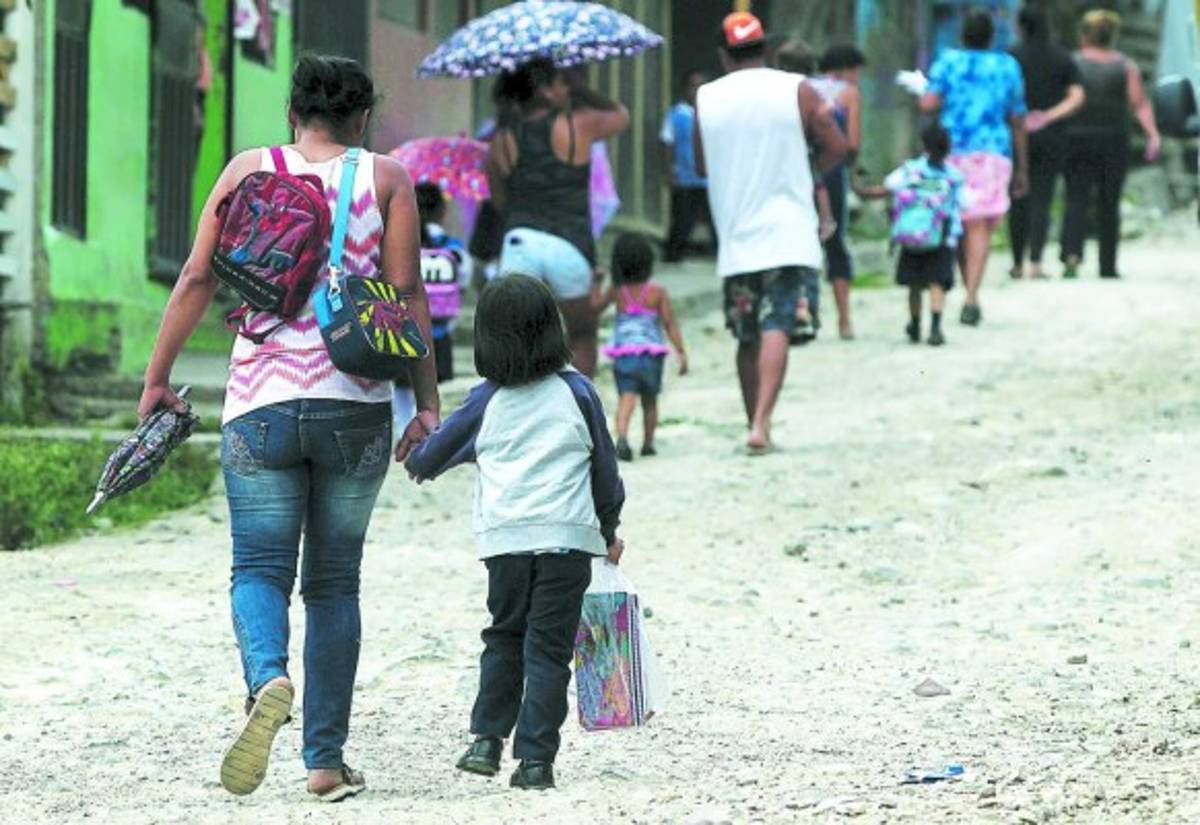 Un centenar de niños reciben apoyo para su educación