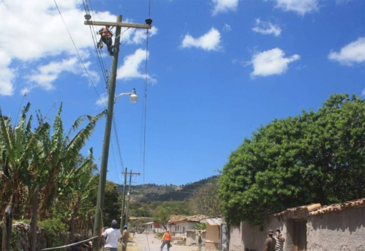 Honduras: Concluyen proyecto de electrificación y suministro de agua