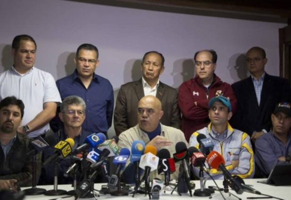 Oposición venezolana afirma que chavismo retrocedió en intento de impugnar diputados