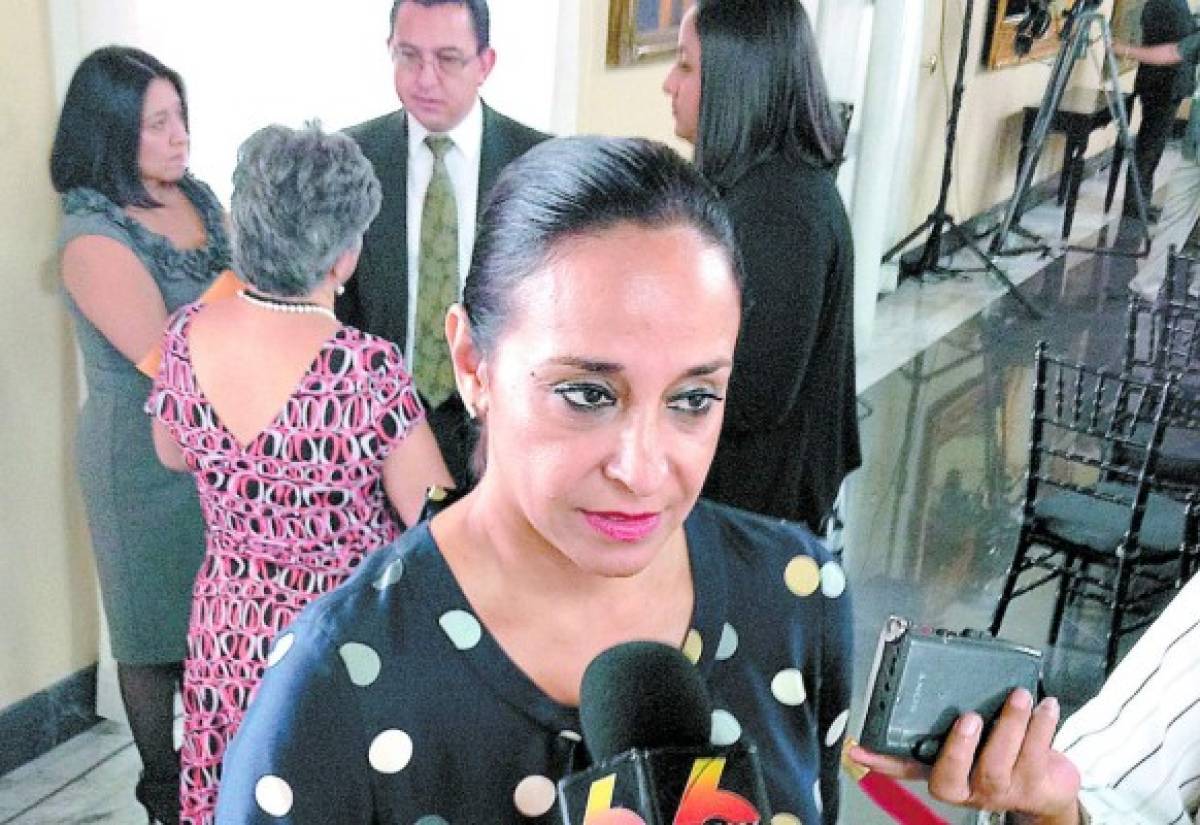 Diana Valladares tendrá dos cargos en Cancillería