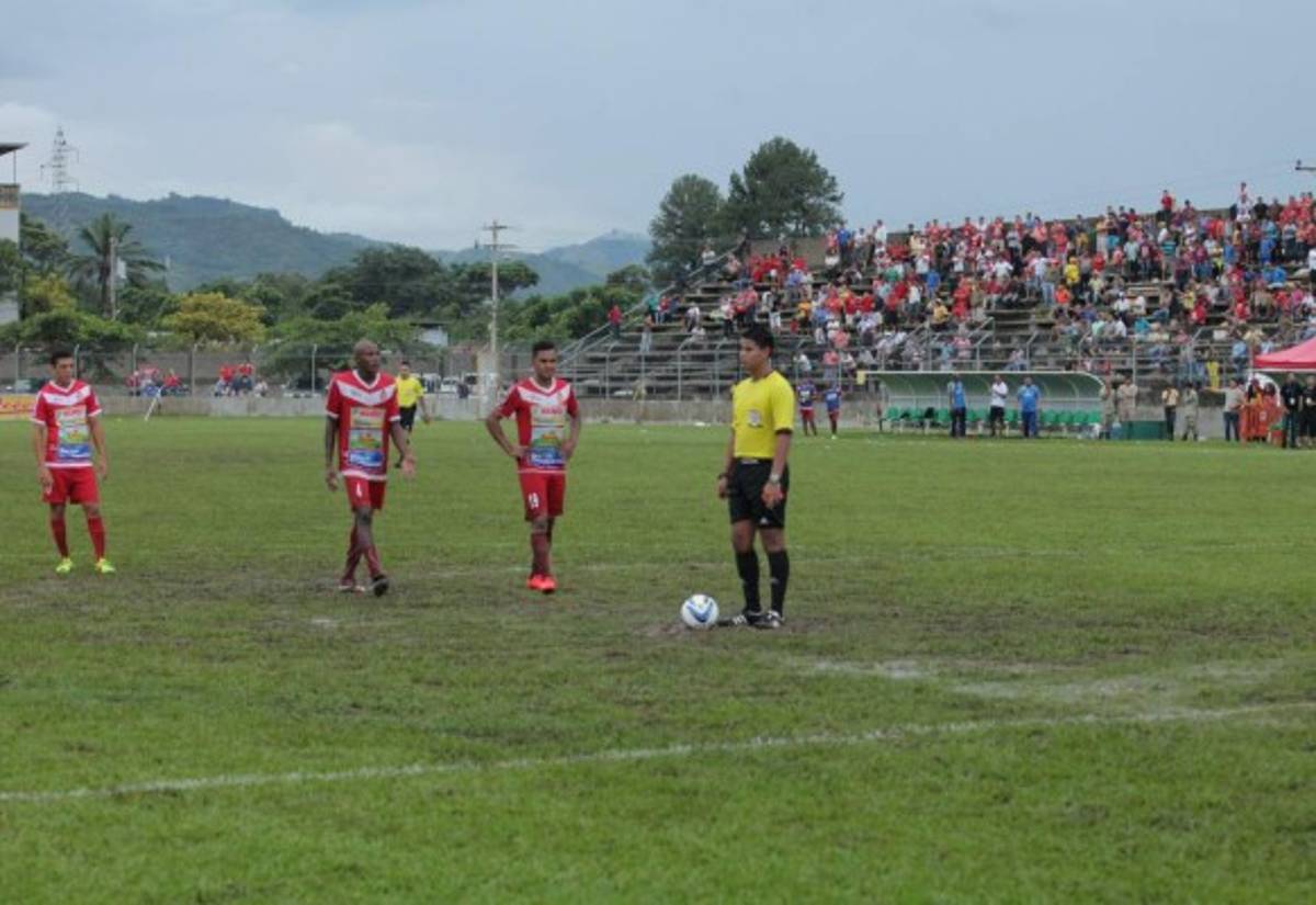 Lo de Real Sociedad y Marathón no pasa ni en las potras...