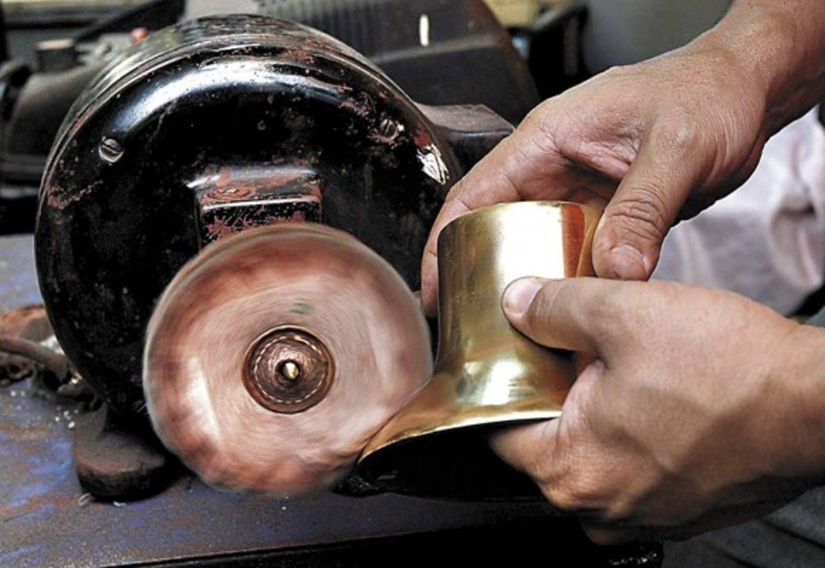 Reparan histórica campana dañada por Libre