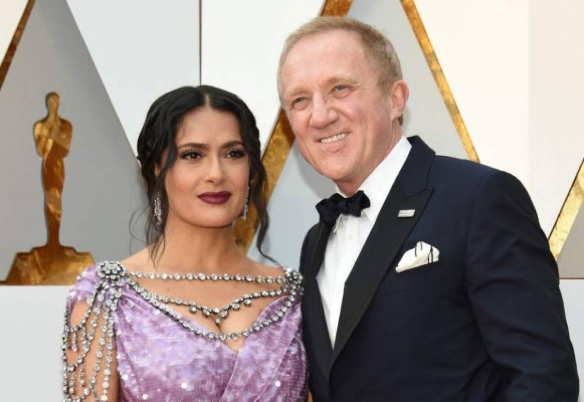 Singular vestido de Salma Hayek en los Oscar 2018 es el blanco de críticas