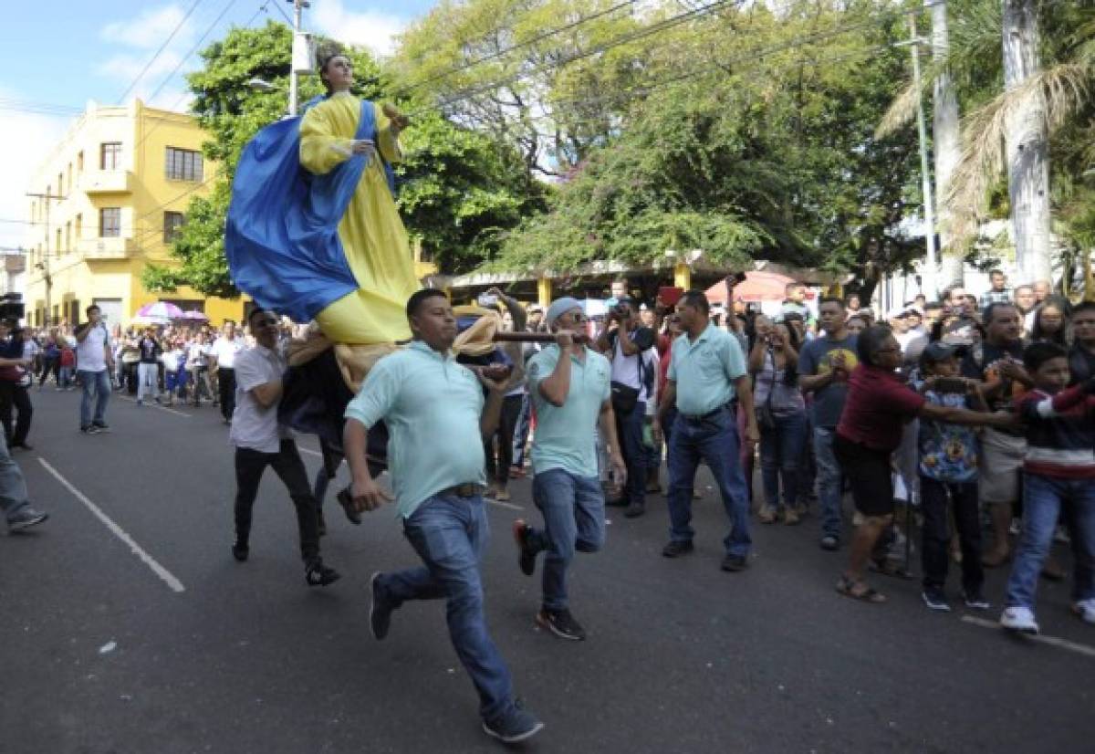 Las Carreritas de San Juan anunciaron al amanecer que ¡Cristo ha resucitado!