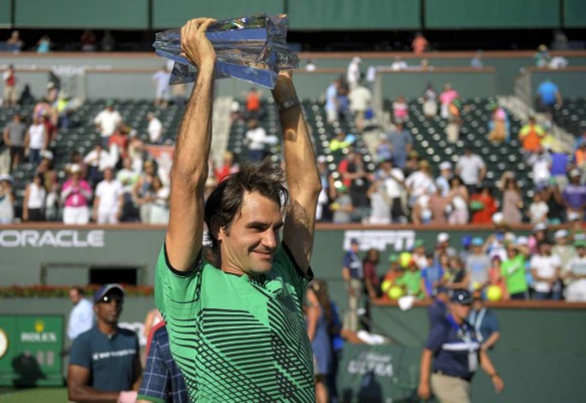 Federer confirma que está de vuelta; triunfa en Indian Wells