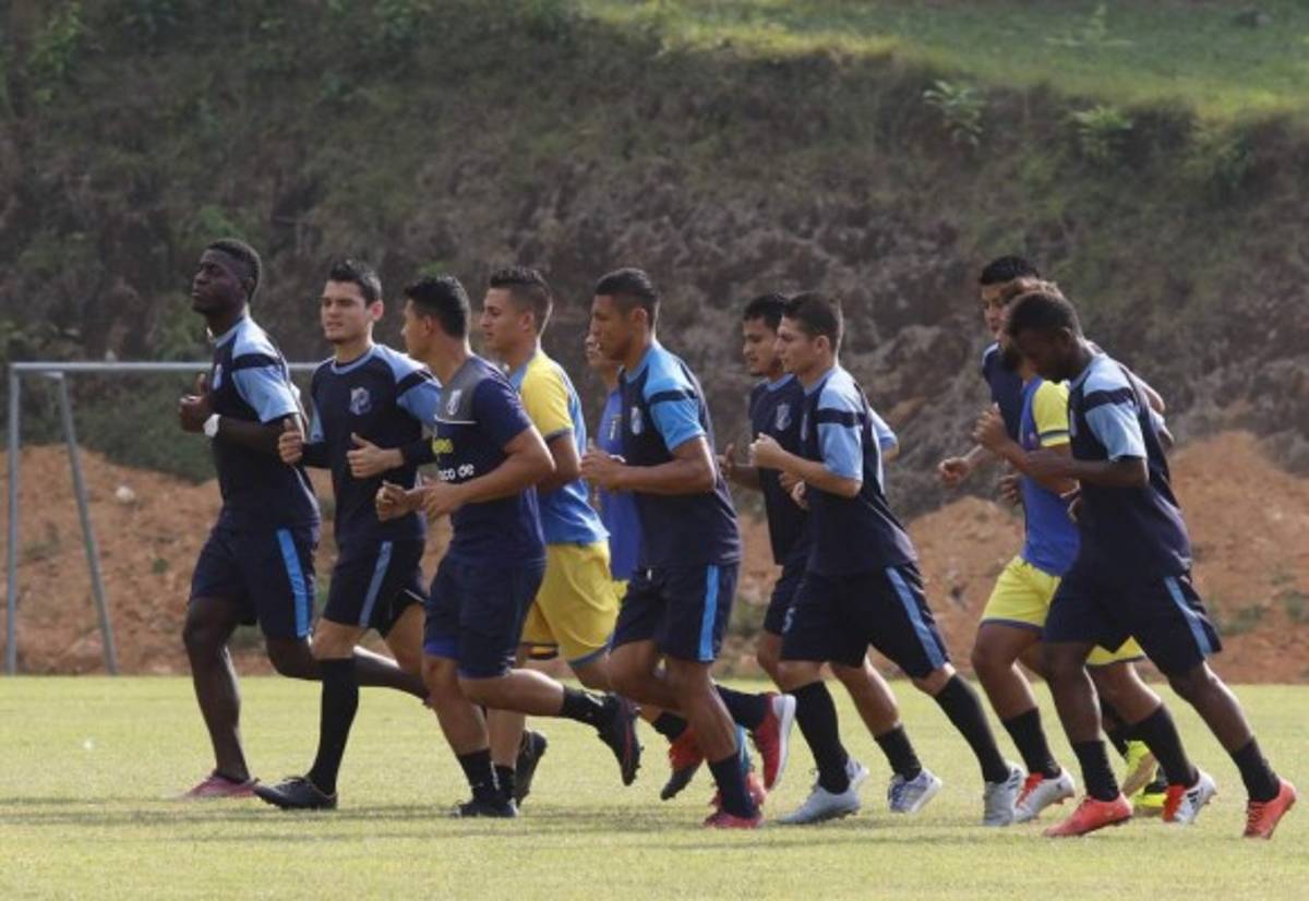 Wilmer Cruz se sigue poniendo al tanto del plantel que tiene en el Honduras Progreso.