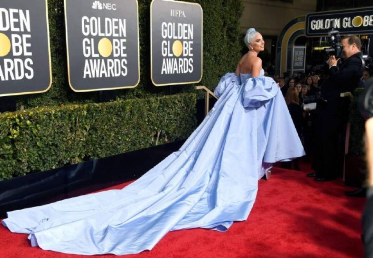 Lady Gaga y su vestido de Cenicienta Azul en los Golden Globe 2019