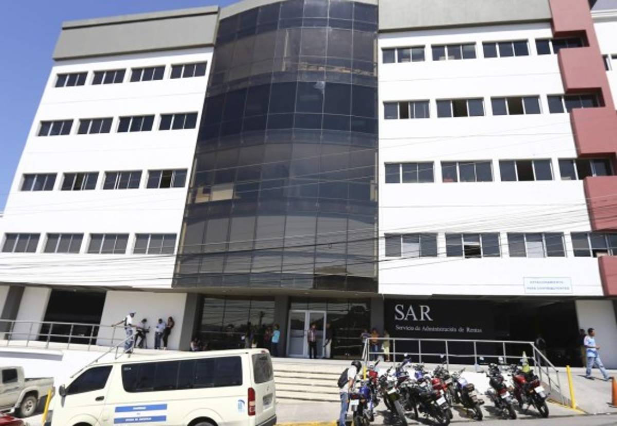 Como extorsión y abuso de autoridad califica el Cohep la resolución del SAR