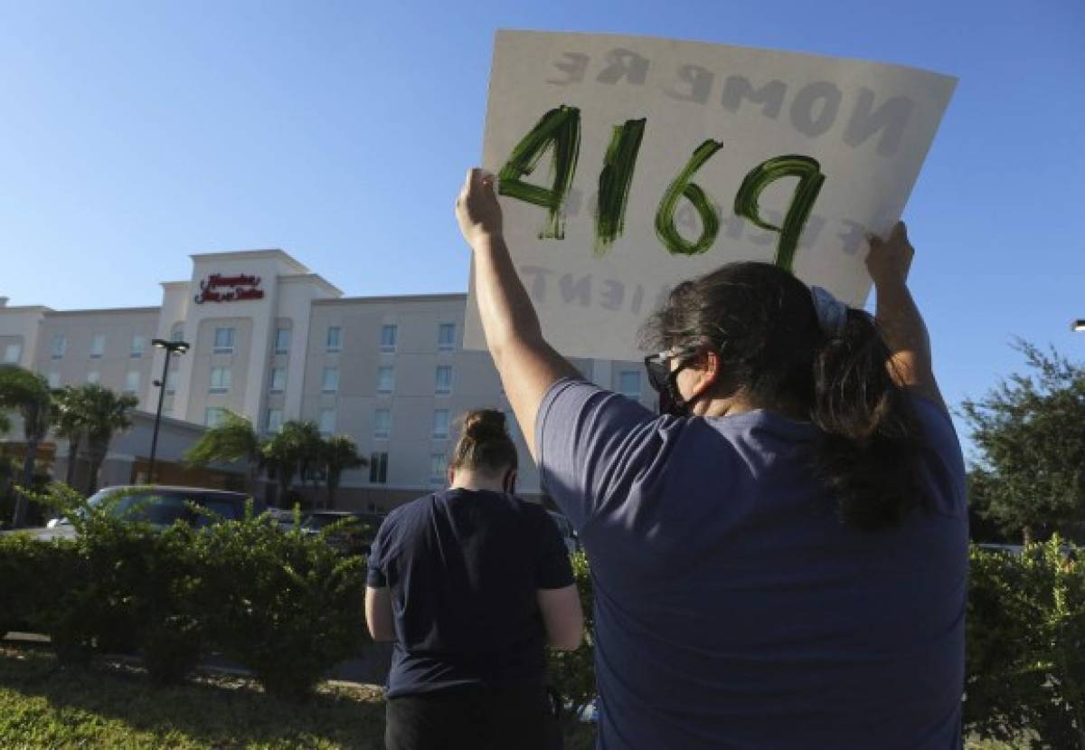 Jueza ordena no detener a niños migrantes en hoteles de Estados Unidos