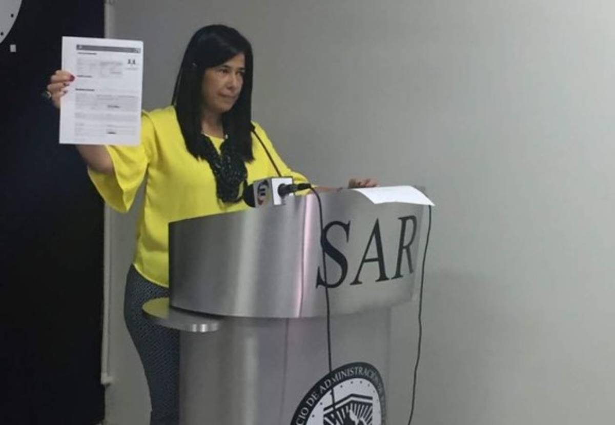 Miriam Guzmán: 'Tengo un salario de 140 mil lempiras mensuales, ¿cuál es el problema?'