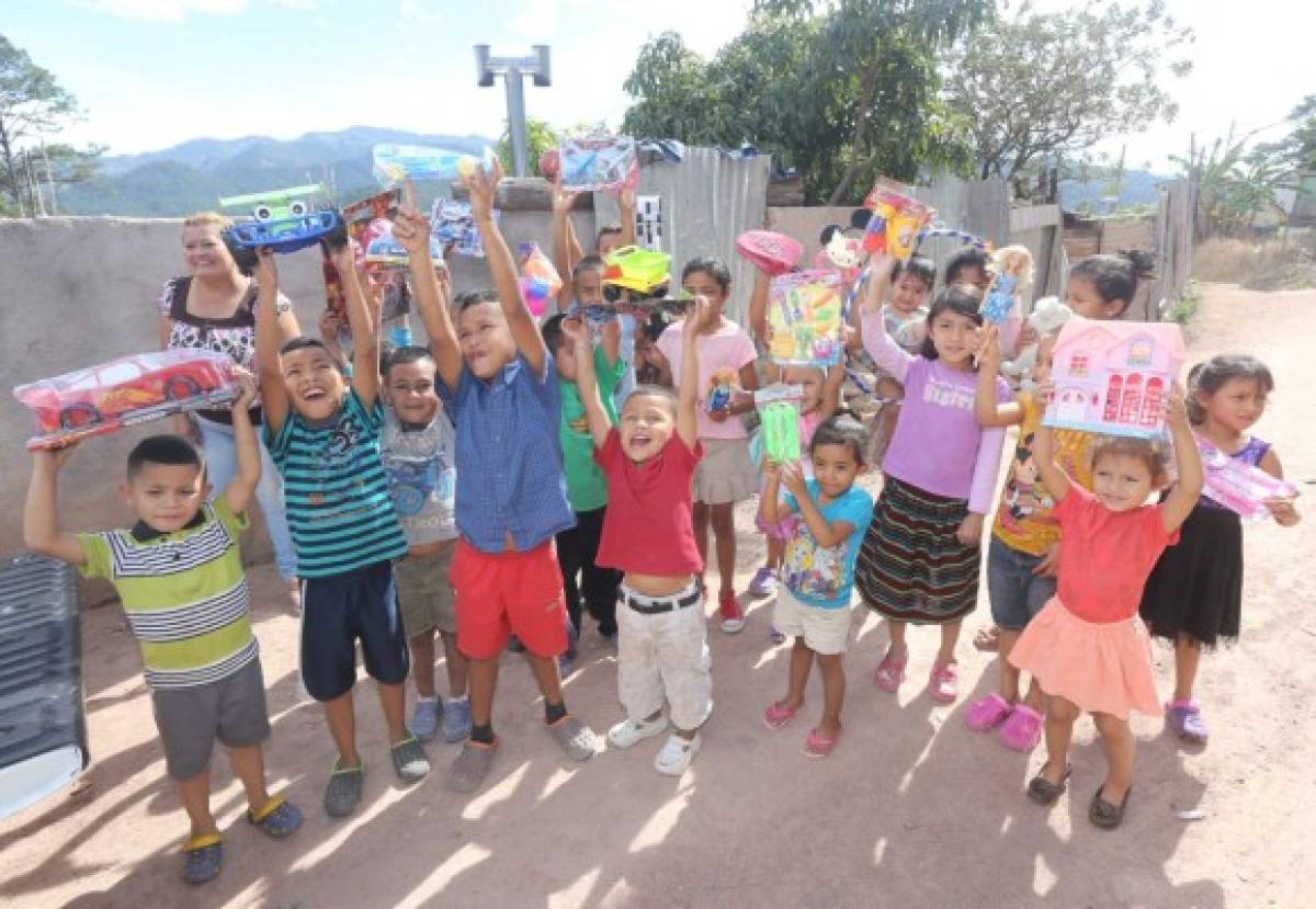 Llevamos juguetes a un centenar de niños del oriente de la capital