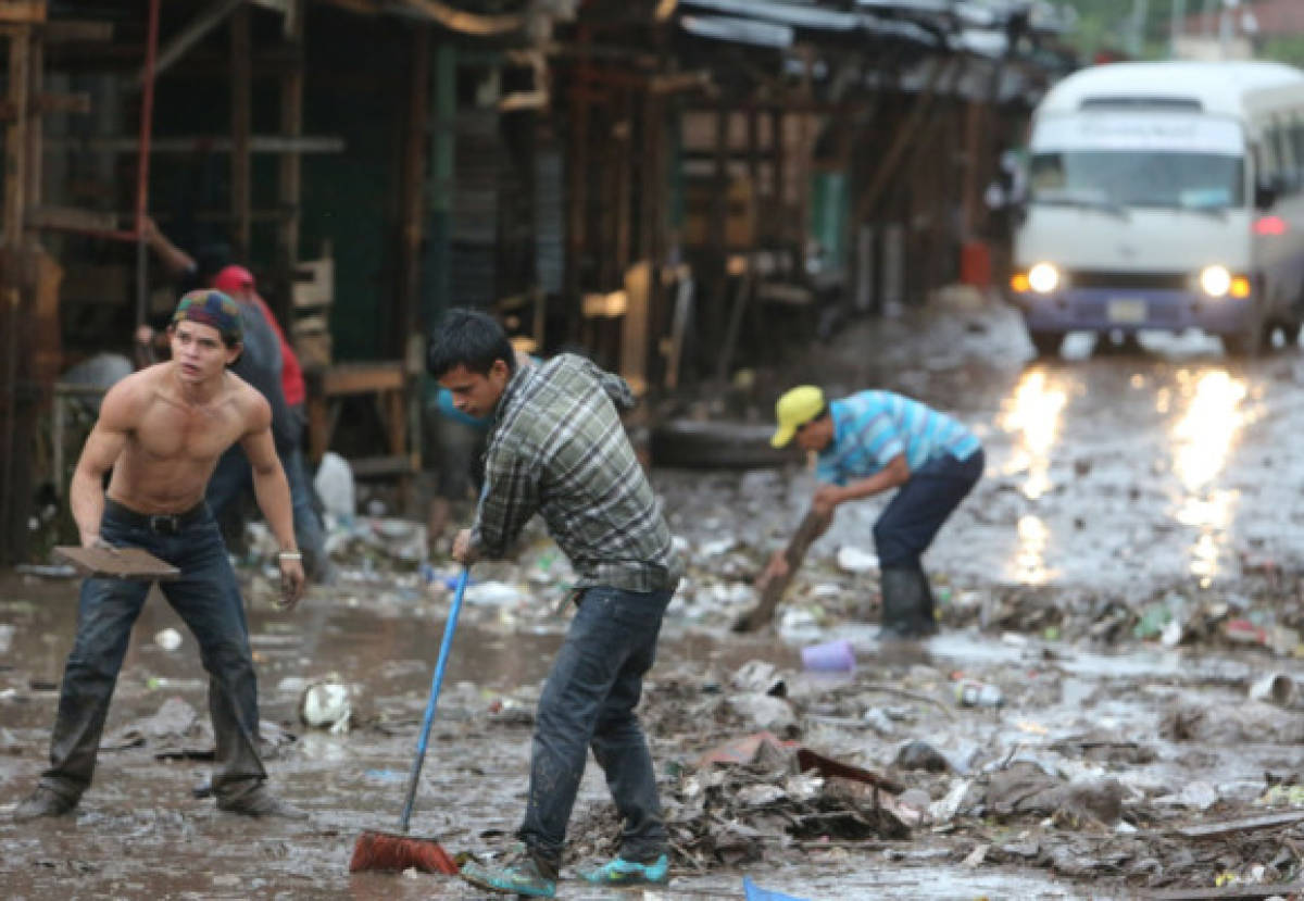 Lluvias causan desastres en barrios y colonias de la capital de Honduras