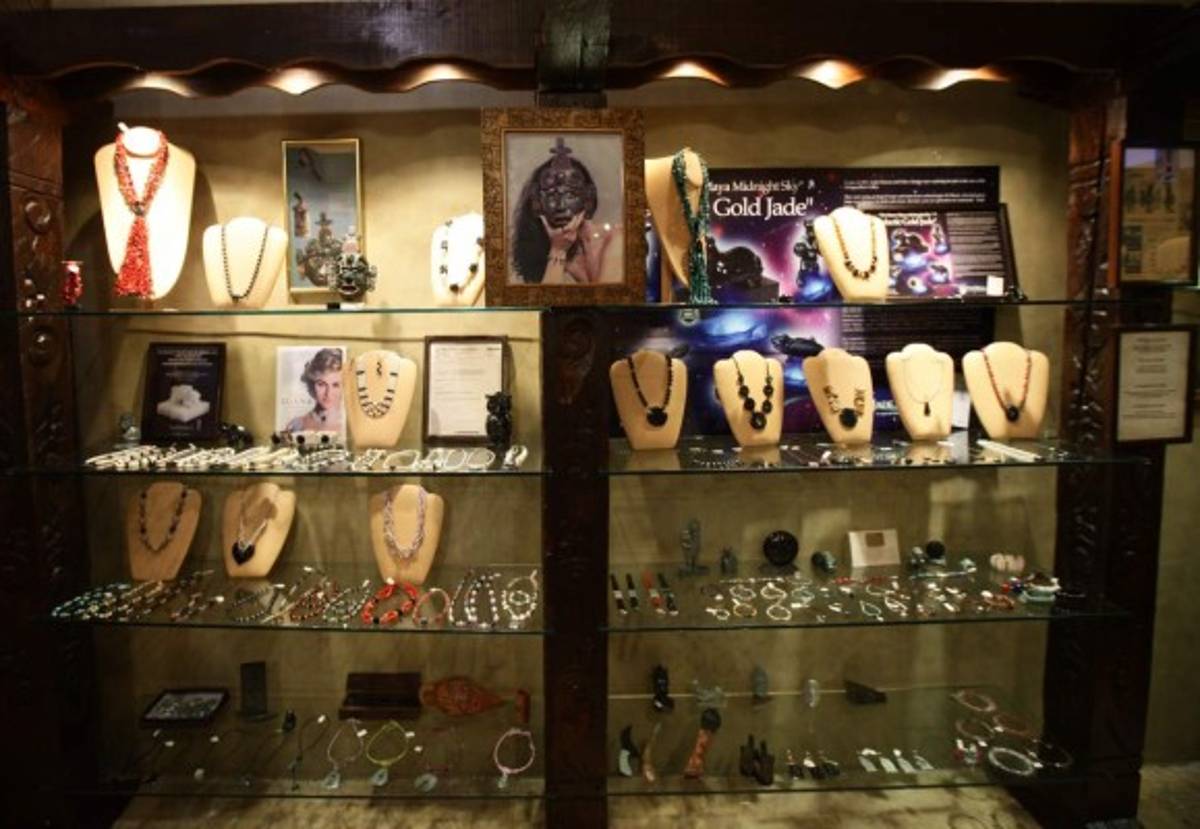 Cultura y adrenalina al visitar el Museo del Jade y el canopy Monkey La-La Zip