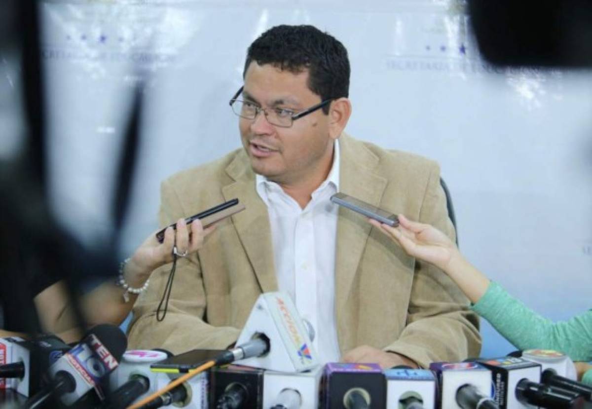 Marlon Escoto cuestiona el mal manejo de la UNA por la Comisión Interventora