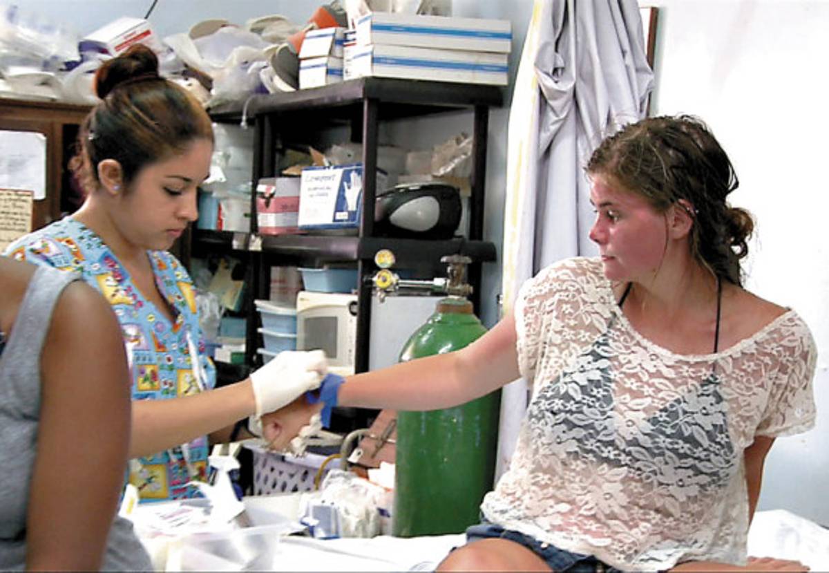 Rescatan a hondureños y extranjeros