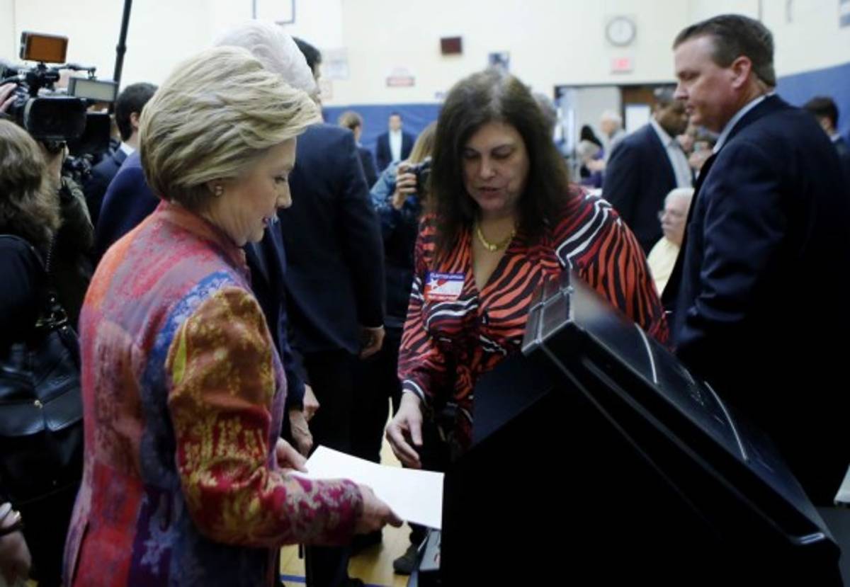 Nueva York vota en primarias clave con Clinton y Trump como favoritos