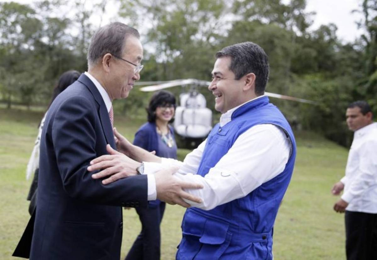 Fascinado Ban Ki-moon con el esplendor del parque de Copán