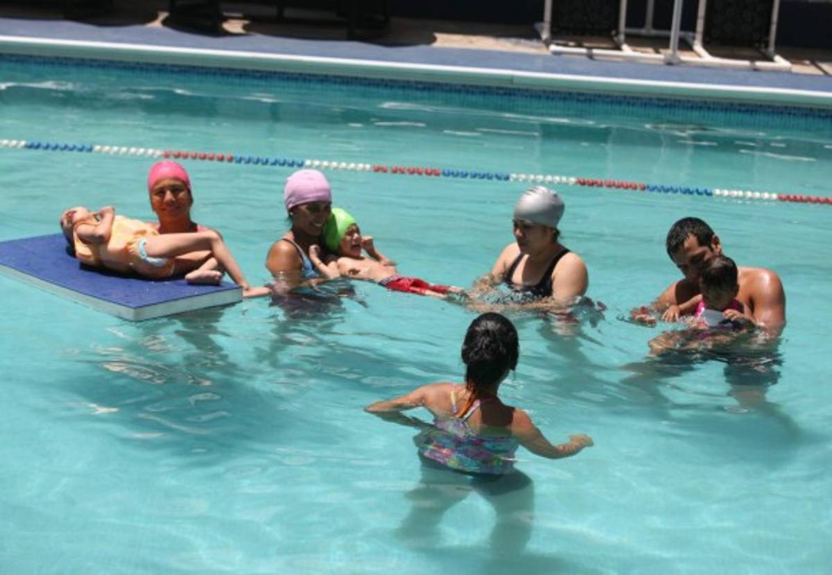 Solidaridad bajo el agua para los niños especiales de Honduras