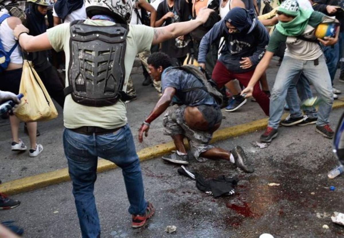 Mueren dos jóvenes en protestas en Venezuela y suben a 72 los fallecidos