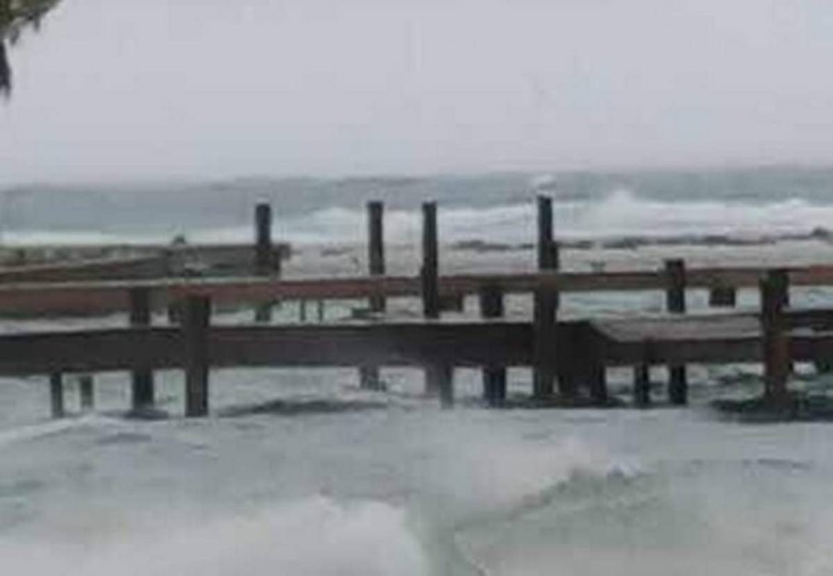 Cancelan alerta roja y amarilla tras paso de huracán Earl por Honduras