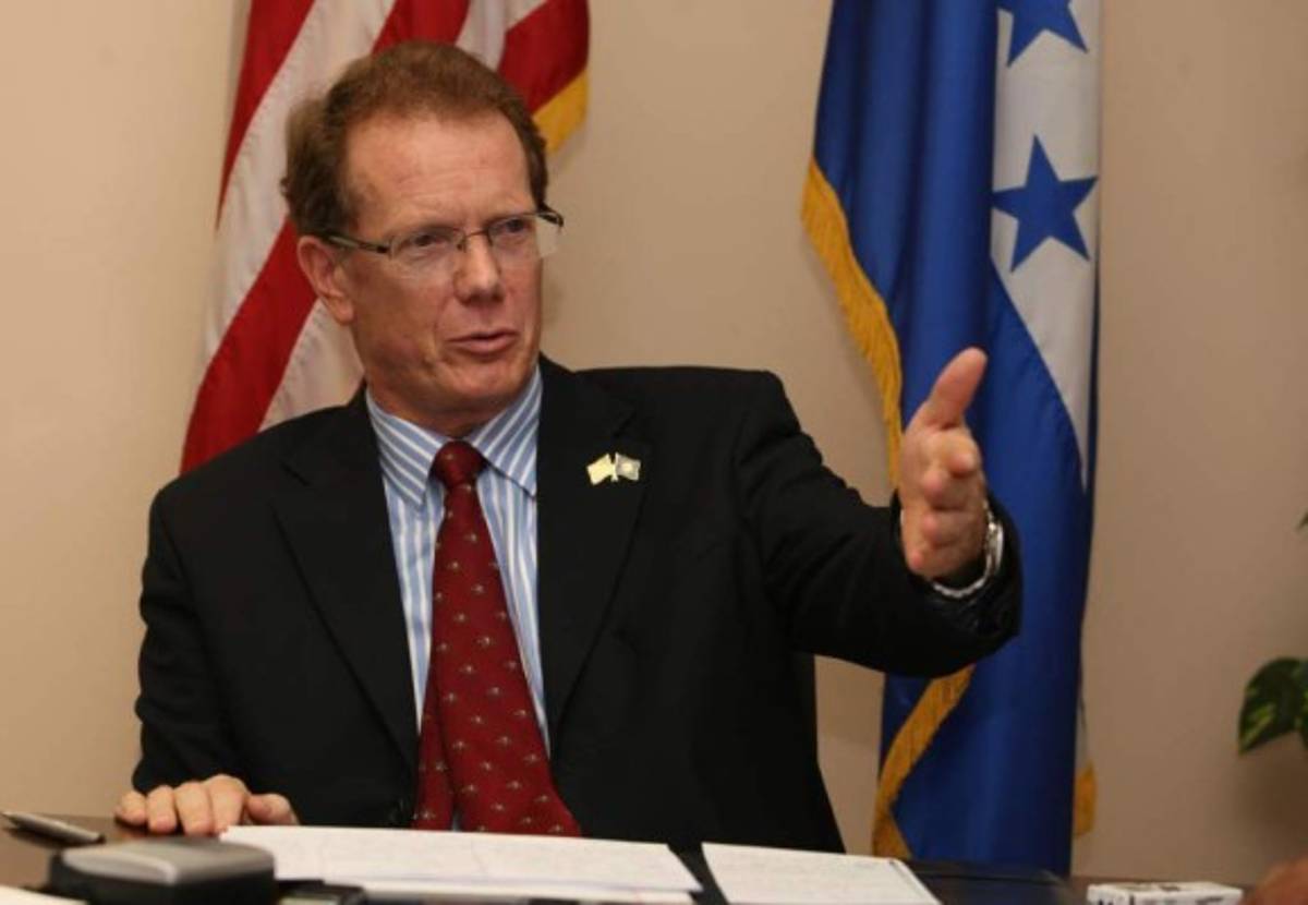 Exembajador James Nealon es nombrado subsecretario de Compromiso Internacional