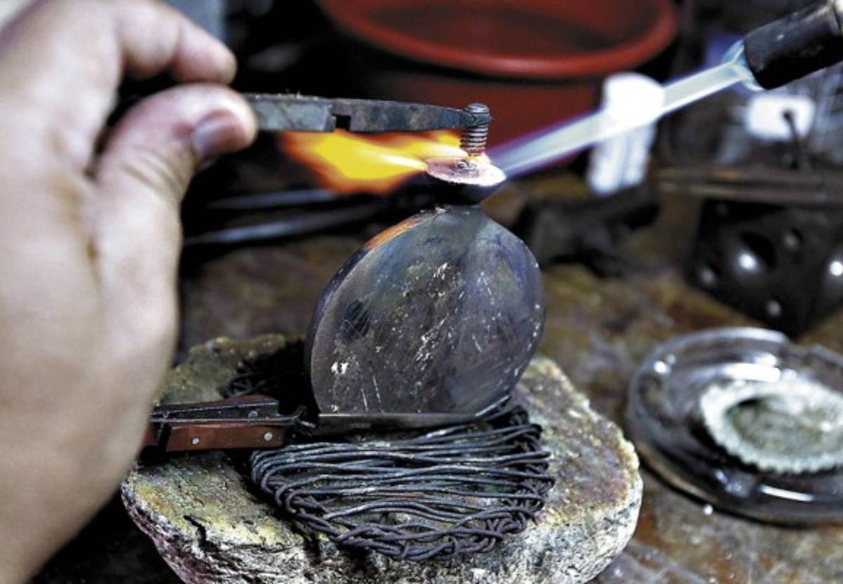 Reparan histórica campana dañada por Libre