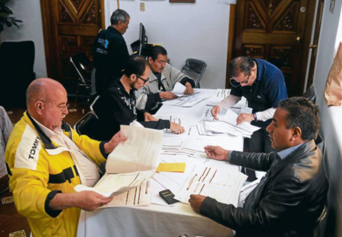 Peña Nieto mantiene ventaja en recuento de votos