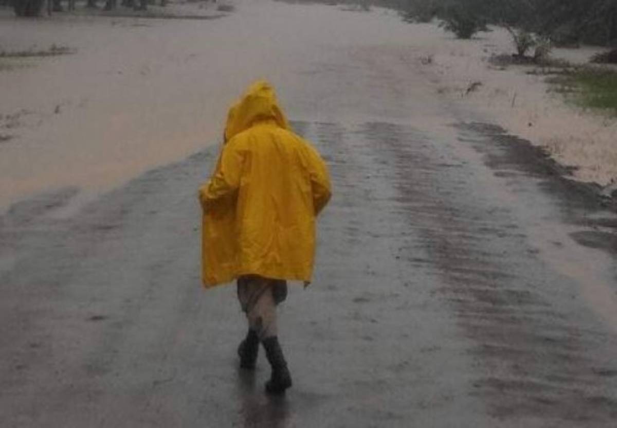 Desbordamiento del río Aguán deja incomunicadas varias comunidades de Colón