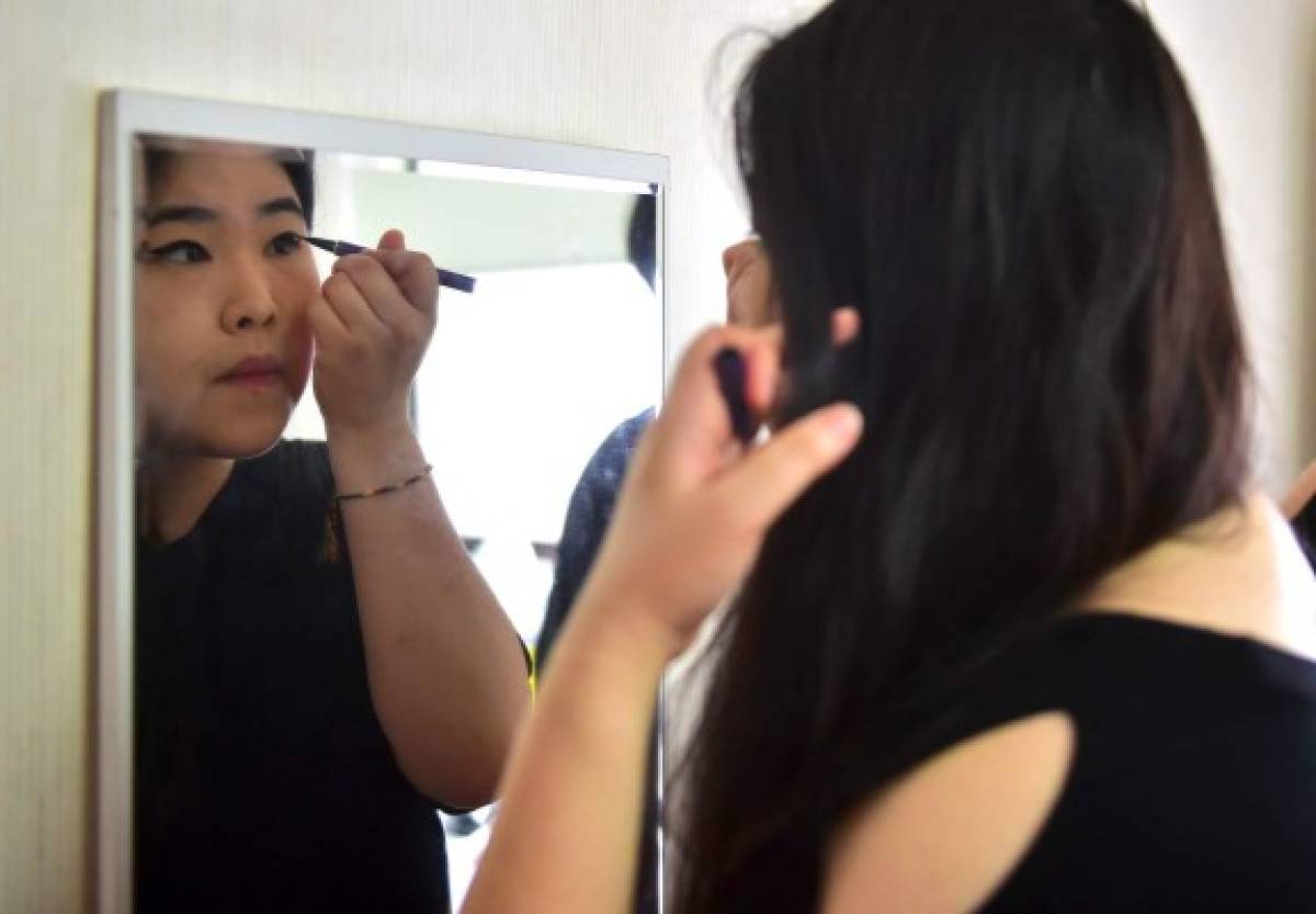 La modelo Vivian Geeyang Kim intenta convencer a las mujeres de 'tallas grandes' que no hace falta ser flaca para sentirse guapa (Foto: AFP)