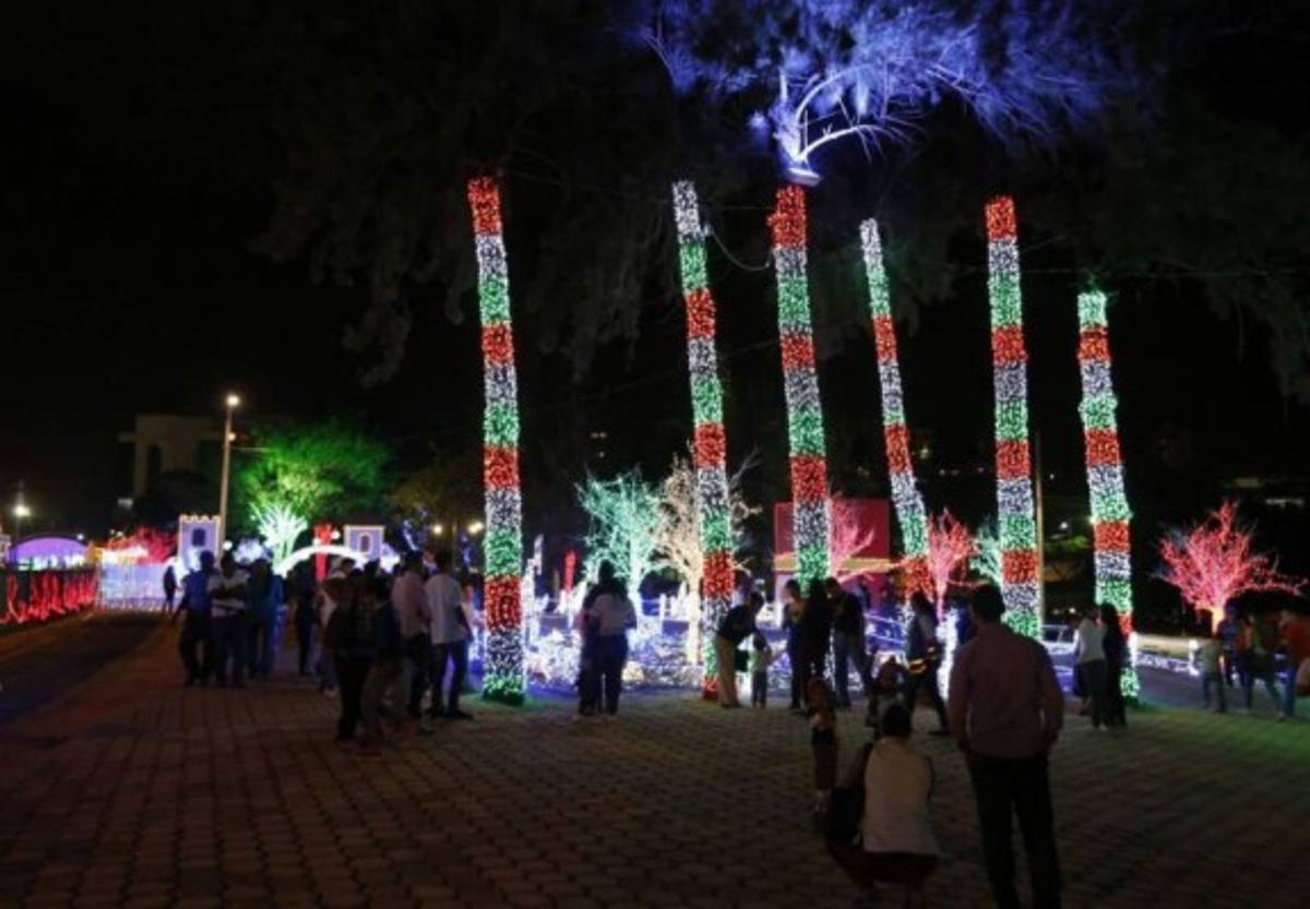 Inauguran colorida Villa Navideña en Tegucigalpa