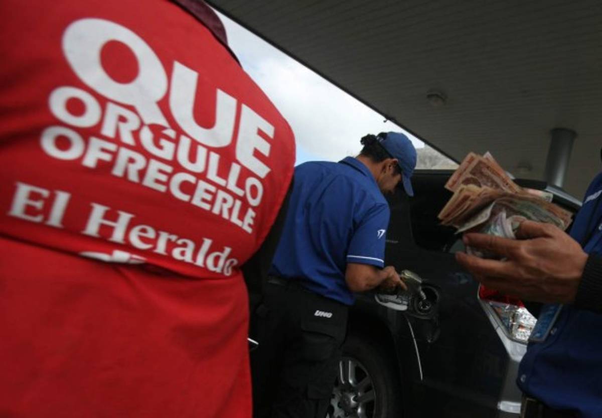 Gasolinas en Honduras bajan más de 2 lempiras