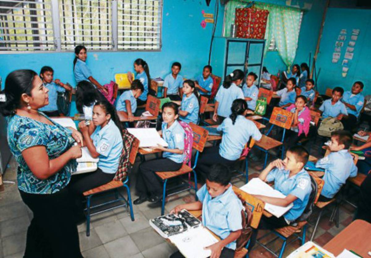 Escuela cumple con los 200 días de clases