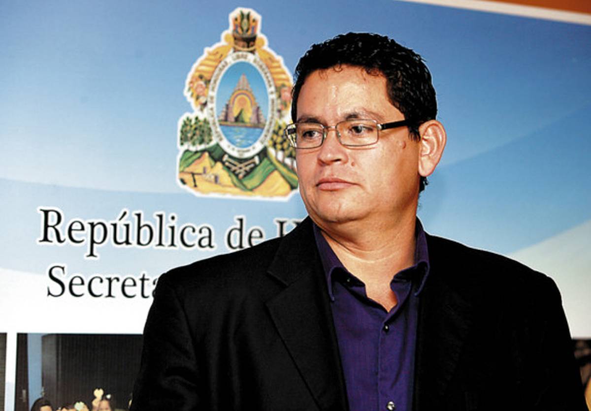 Maestros hondureños deben pagar impuestos