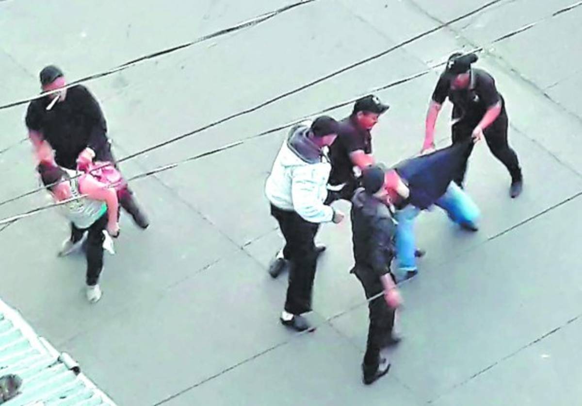 Honduras: Cuatro guardias del Hospital Escuela le propinan paliza a un paciente