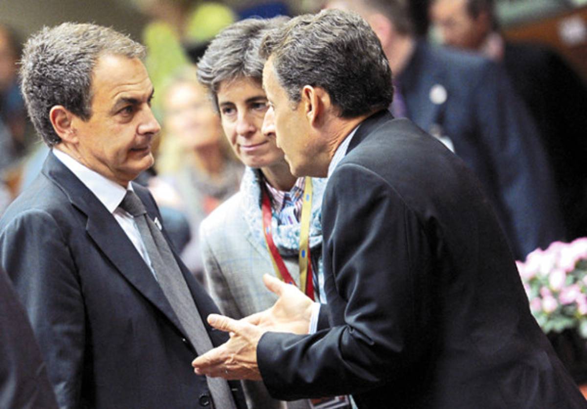 Latinos capean crisis con más astucia que españoles