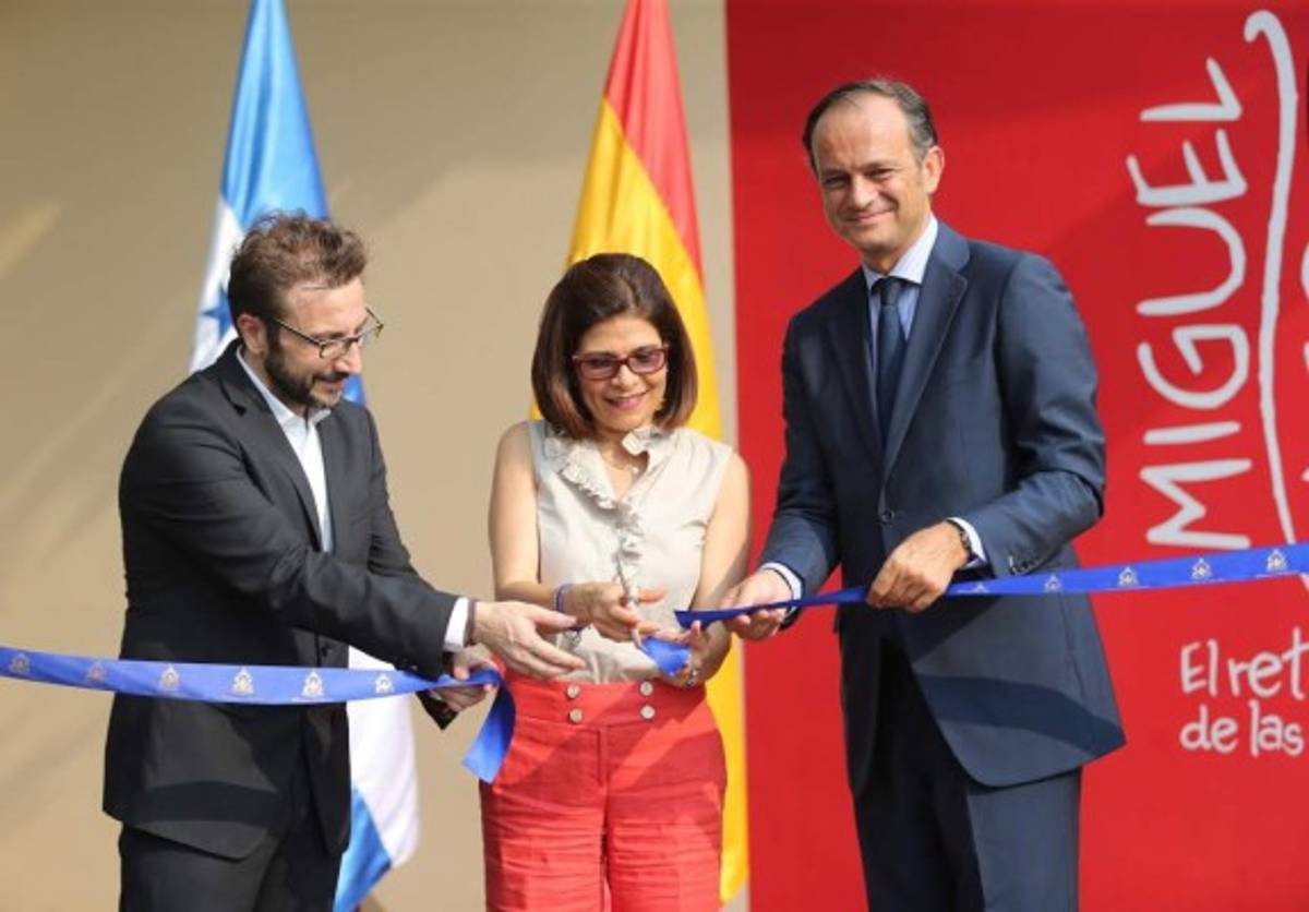 Se exhibe exposición gráfica sobre Miguel de Cervantes