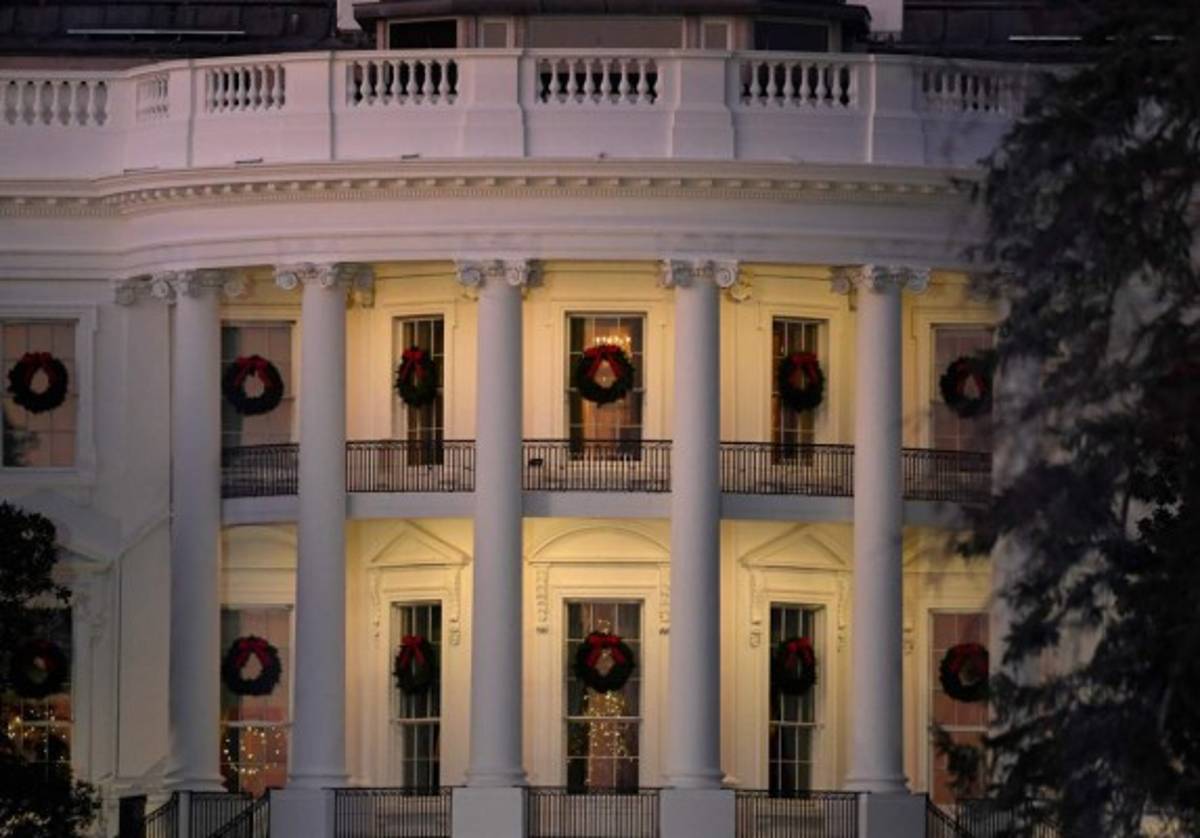 La Casa Blanca 'vulneró la ley' al congelar fondos para Ucrania, dice auditor independiente