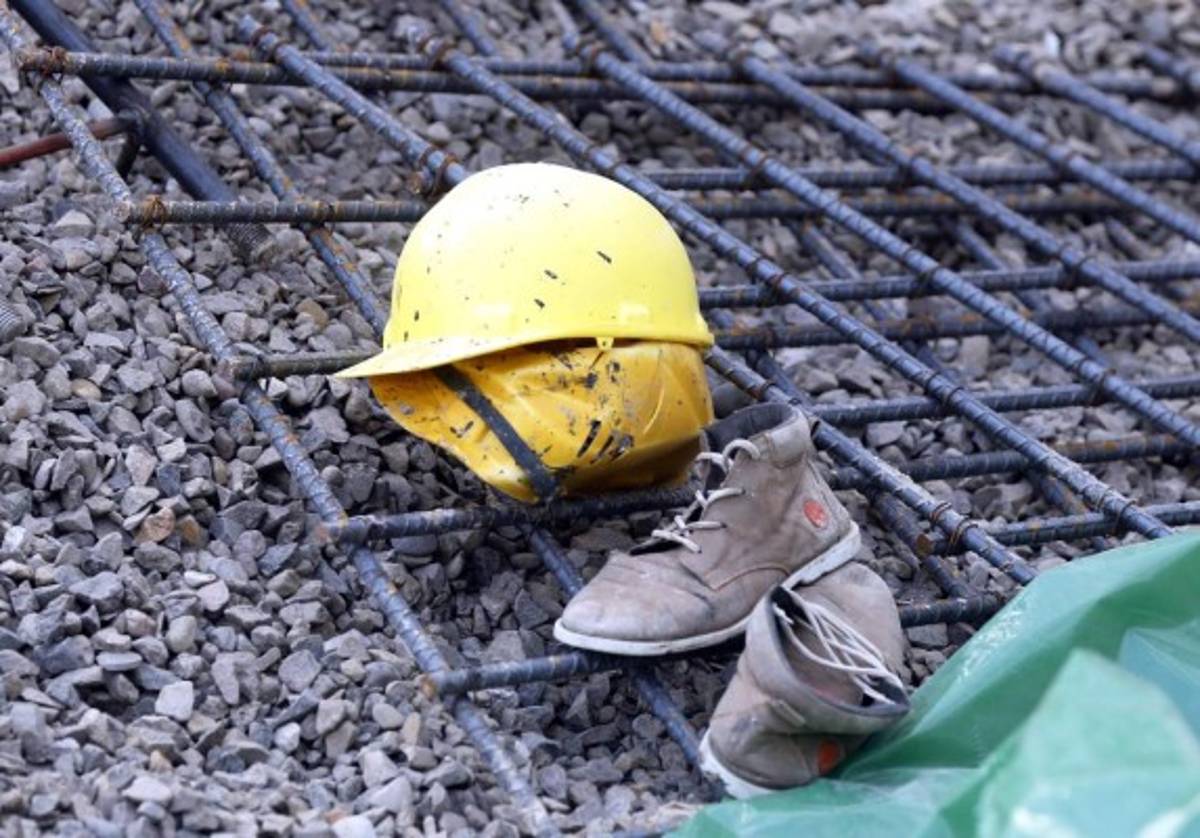 Llanto y plegarias a Dios en vela de obreros que murieron soterrados