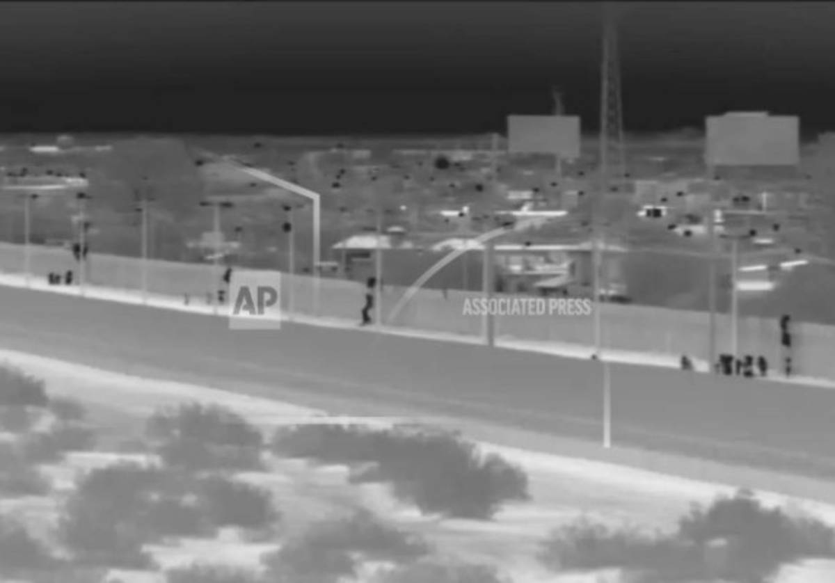 Ocho migrantes hondureños se entregan en frontera de Arizona, Estados Unidos