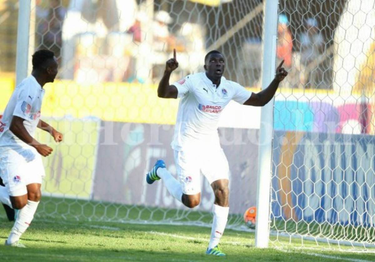 Javier Estupiñán se encargó de poner su nombre dos veces en el encuentro. (Foto: Johny Magallanes / Deportes EL HERALDO / Noticias de Honduras )