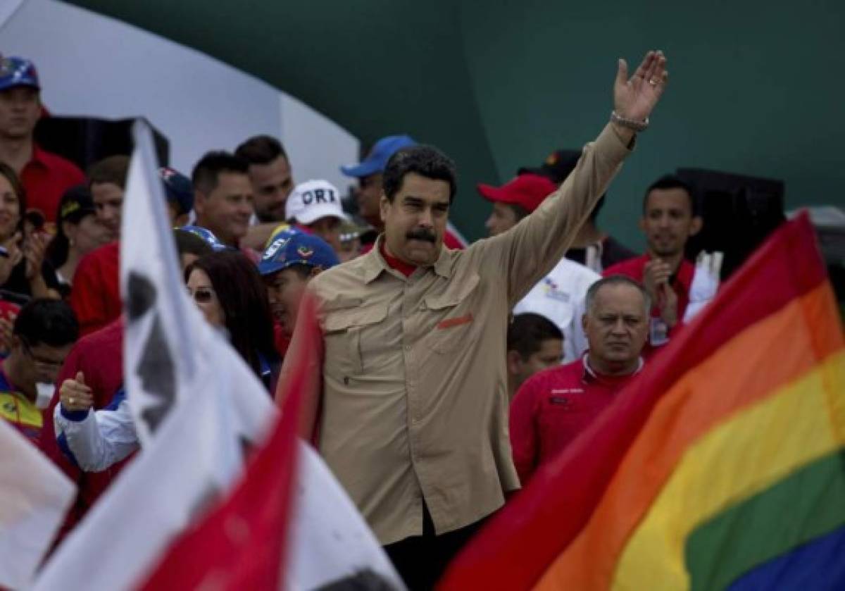 Maduro denuncia sabotaje contra comicios de alcaldes y amenaza con cárcel