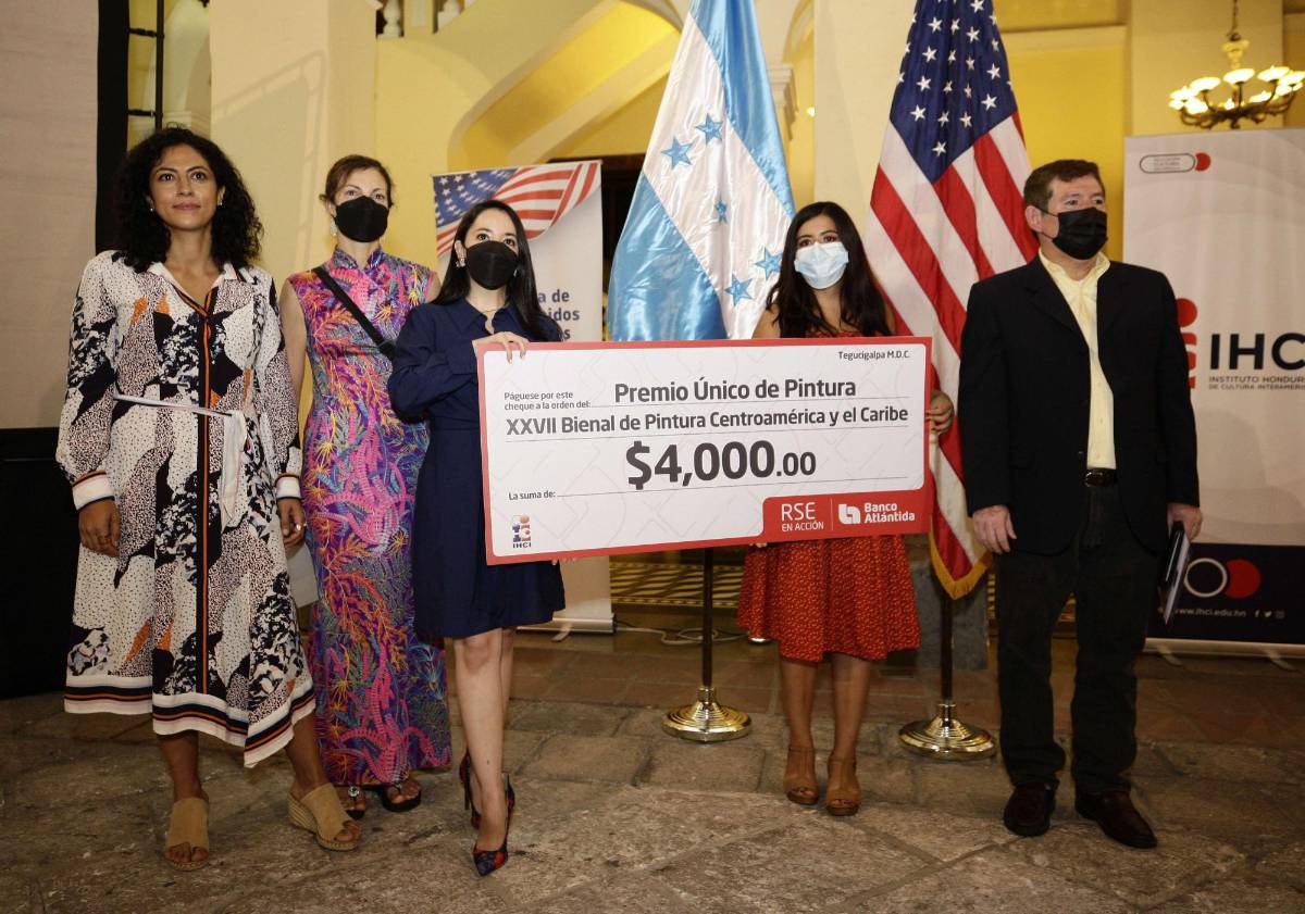 “Entre aguas” de Mary Carmen Morales gana la 27ª Bienal de Pintura del IHCI